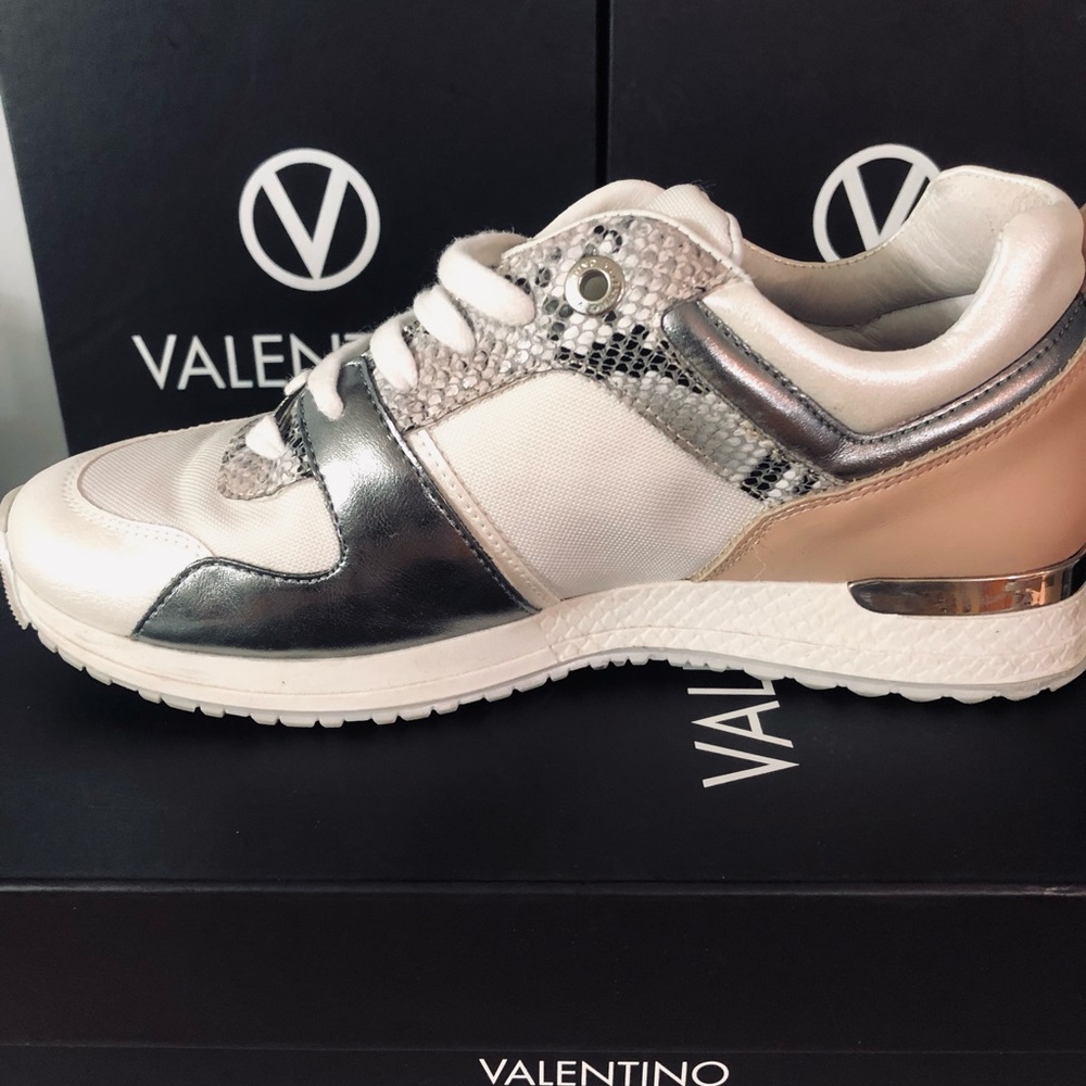 Valentino Women's Sneakers Worn Once! Size 8 🔥LIKE NEW 🔥HOST PIC 🔥🔥